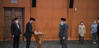 Menteri Pendidikan, Kebudayaan, Riset, dan Teknologi Nadiem Anwar Makarim melantik Prof. Dr. Ir. Akhmad Sodiq, M.Sc.Agr sebagai Rektor Universitas Jenderal Soedirman (Unsoed) Masa Jabatan 2022-2026. Pelantikan bertempat di Auditorium Gedung Kemenristekdikti Jakarta, Rabu (18/5).