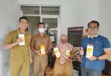 Kiri ke kanan : Penyerahan Bantuan ke Dinas Peternakan & Kesehatan Hewan Provinsi Nusa Tenggara Barat dan Dinas Perikanan & Peternakan Kabupaten Sumedang.